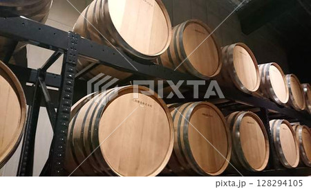 酒樽 酒樽 128294105