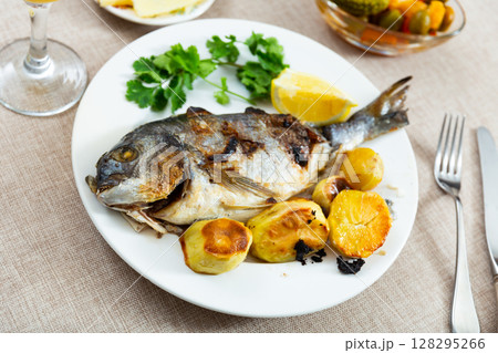 Grilled sea bream with boiled potatoes 128295266