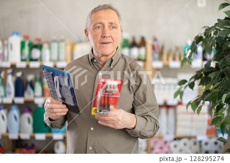 Senior man select and studies label razor 128295274