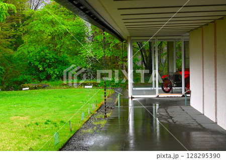 ラリック美術館の景色 128295390