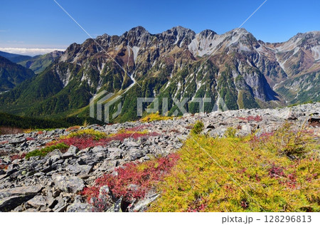 蝶ヶ岳から望む穂高連峰と槍ヶ岳 128296813