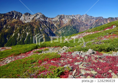 蝶ヶ岳から望む穂高連峰と槍ヶ岳 128296819
