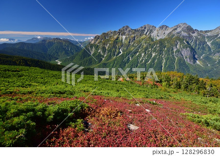 蝶ヶ岳から望む穂高連峰と槍ヶ岳 128296830
