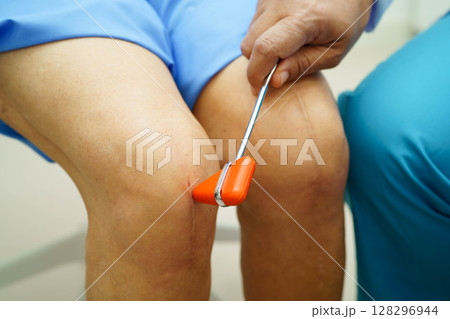 Asian doctor knock on knee reflex nerve for check and treatment senior patient in hospital. Asian doctor knock on knee reflex nerve for check and treatment senior patient in hospital. 128296944