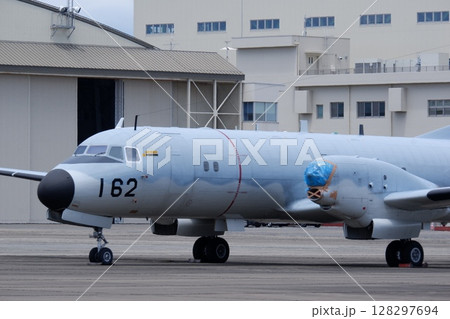 航空自衛隊のYS11EA電子戦訓練機 128297694