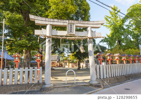大阪府八尾市久宝寺の寺内町に鎮座する許麻神社 大阪府八尾市久宝寺の寺内町に鎮座する許麻神社 128298655