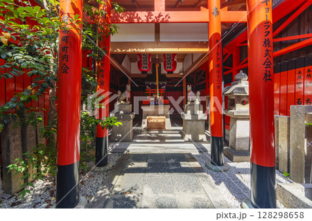 京都祇園　有楽稲荷大明神（織田稲荷） 128298658