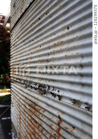 錆びた波トタン 錆びた波トタン 128299378