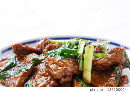 豚レバーをたっぷり使った健康的な料理といえば、レバニラ炒め 128300064