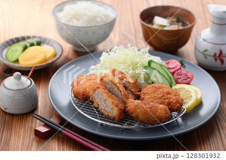 サクサクヒレカツ定食 とんかつと彩り野菜の和風御膳 サクサクヒレカツ定食 とんかつと彩り野菜の和風御膳 128301932