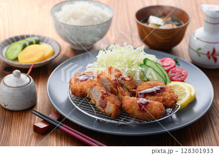 サクサクヒレカツ定食 とんかつと彩り野菜の和風御膳 128301933