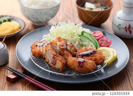 サクサクヒレカツ定食 とんかつと彩り野菜の和風御膳 128301934