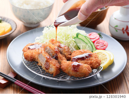 サクサクヒレカツ定食 とんかつと彩り野菜の和風御膳 サクサクヒレカツ定食 とんかつと彩り野菜の和風御膳 128301940