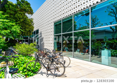 【東京都】初夏の新緑が綺麗な代官山T-SITE 【東京都】初夏の新緑が綺麗な代官山T-SITE 128303100
