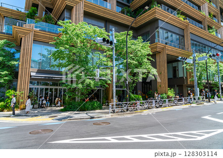 【東京都】木箱が積み重なったような外観のフォレストゲート代官山 128303114