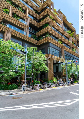 【東京都】木箱が積み重なったような外観のフォレストゲート代官山 【東京都】木箱が積み重なったような外観のフォレストゲート代官山 128303115