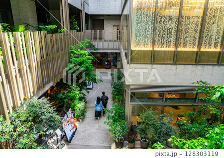 【東京都】おしゃれなお店が並ぶフォレストゲート代官山 128303119