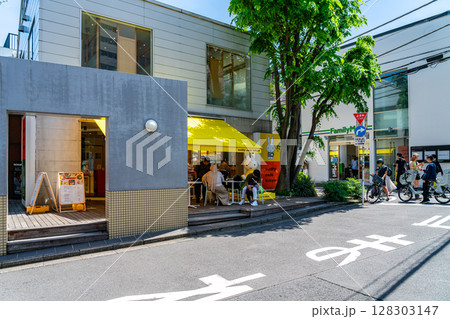 【東京都】落ち着いた雰囲気が素敵な代官山の街並み 128303147