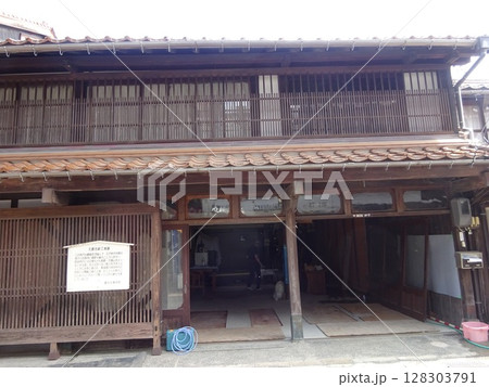 元倉吉絣工場跡 元倉吉絣工場跡 128303791