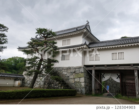 二本松城大手門と石垣の風景 福島の歴史ある城郭建築 128304903