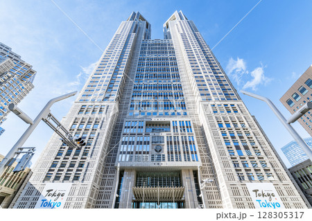東京都新宿区　快晴の東京都庁 128305317