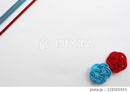 手作りの席札素材　白背景 128305933