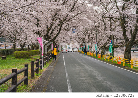 島田市川根町の新桜トンネルの風景(静岡県) 島田市川根町の新桜トンネルの風景(静岡県) 128306728