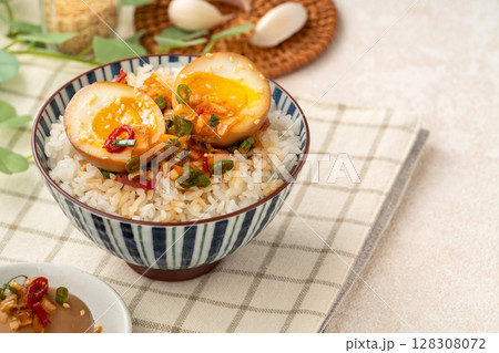 半熟卵 半熟玉子 半熟タマゴ 128308072