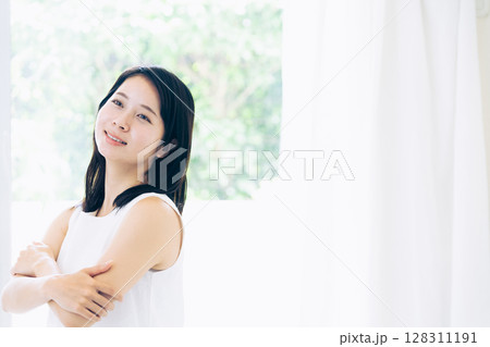 若い女性のビューティイメージ 128311191