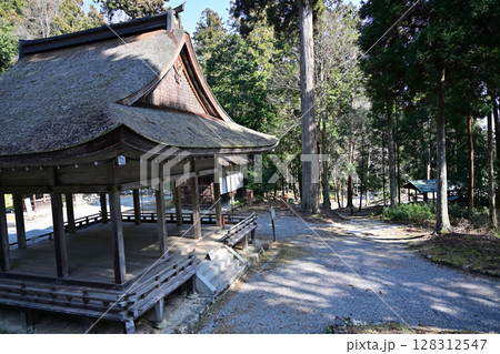 滋賀県　日吉大社　全国約3,800社の日吉・日枝・山王神社の総本宮 128312547