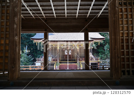 滋賀県　日吉大社　全国約3,800社の日吉・日枝・山王神社の総本宮 128312570