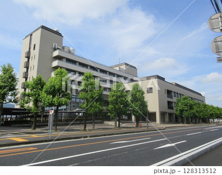 津山市役所　庁舎 128313512