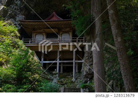 不動院岩屋堂 128313679