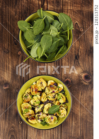 Cooked spinach dumplings in bowl. 128313752