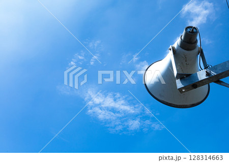 青空と町内会のスピーカー 128314663