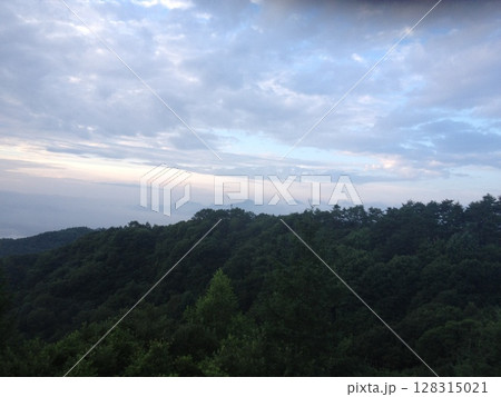 山から見る夕日 山から見る夕日 128315021
