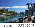 川に映る青空 128315046