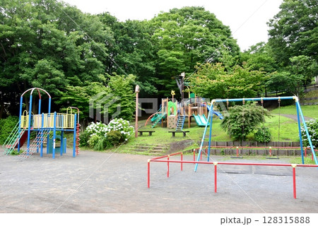 横浜市神奈川区 豊顕寺市民の森の遊具(こどもの遊び場) 横浜市神奈川区 豊顕寺市民の森の遊具(こどもの遊び場) 128315888