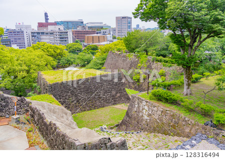 （熊本県）地震被害による修復作業が行われている熊本城 128316494