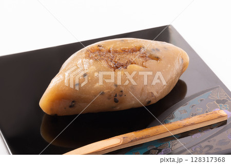 ［岩手県　遠野市］きりせんしょ（くるみ　ごま）　餅菓子 128317368