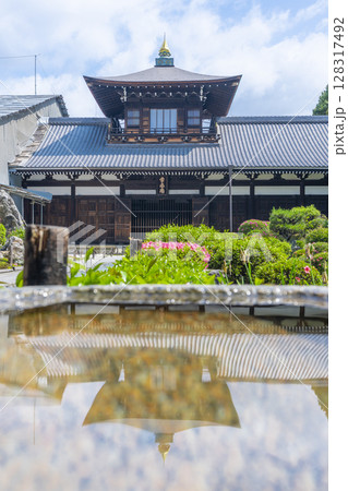 東福寺 開山堂 新緑の季節 リフレクション(京都市東山区) 東福寺 開山堂 新緑の季節 リフレクション(京都市東山区) 128317492