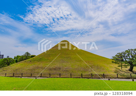 （熊本県）水前寺成趣園（水前寺公園）　富士築山 128318094