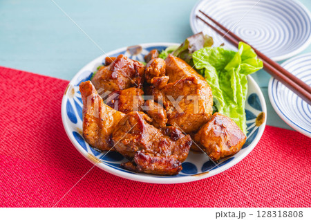 スパイシーな味付け豚肉 スパイシーな味付け豚肉 128318808