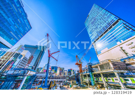 日本の東京都市景観 新橋脚出現！…完全消滅、さよなら渋谷駅西口。中央のビルも完全に解体… 128319419