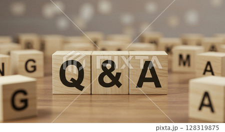 木製ブロックにQ&Aと書かれた画像 128319875