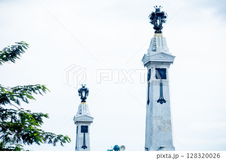 Top view of Paris style lamp post head on Makkhawan Rangsan Bridge, focus selective Top view of Paris style lamp post head on Makkhawan Rangsan Bridge, focus selective 128320026