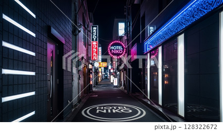 ラブホテル街の薄暗い路地 128322672