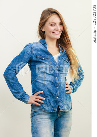 Happy smiling woman wearing jeans 128322738
