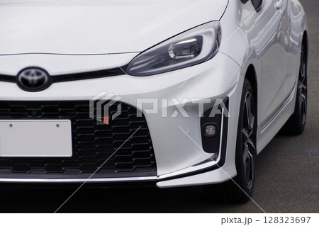 自動車イメージ トヨタアクアGRスポーツのフロントマスク 自動車イメージ トヨタアクアGRスポーツのフロントマスク 128323697