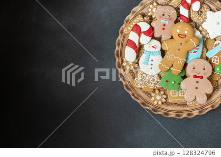 Gingerbread cookies with icing decoration. Christmas dessert food. Gingerbread man baking. Xmas sweets copy space 128324796